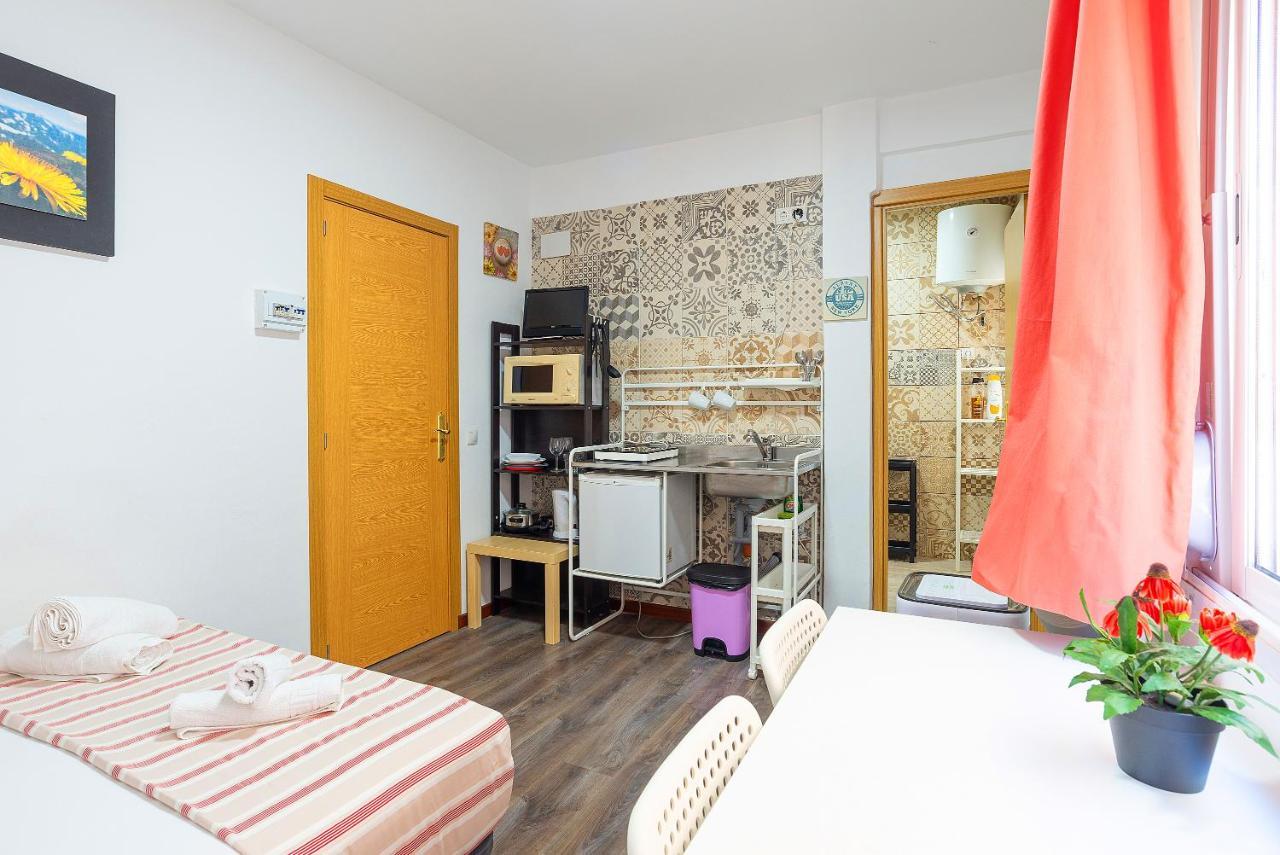 Rooms Young People Only, Soho Citycenter Malaga Exterior photo